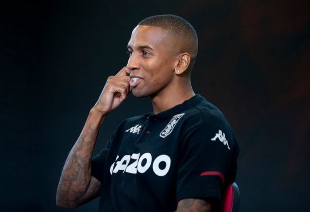 İngiltərə millisinin keçmiş futbolçusu Eşli Yanq karyerasını başa vurur