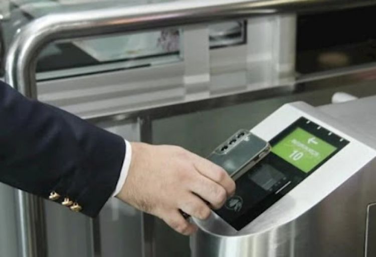 Metroda və avtobusda ödənişə görə “ardıcıl vəsait çıxılması” hallarına aydınlıq gətirilib