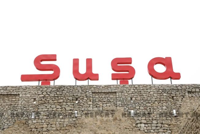 Xarici diplomatlar Şuşada bərpa işləri ilə tanış olublar