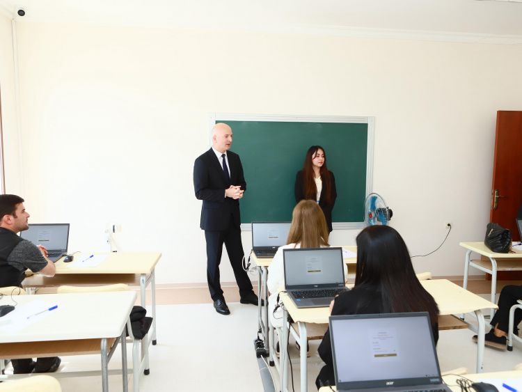 Naxçıvanda təhsilverənlərin sertifikatlaşdırma prosesinin ikinci dövriyyəsi üzrə test imtahanlarına start verilib <font color=red> - FOTOLAR</font>