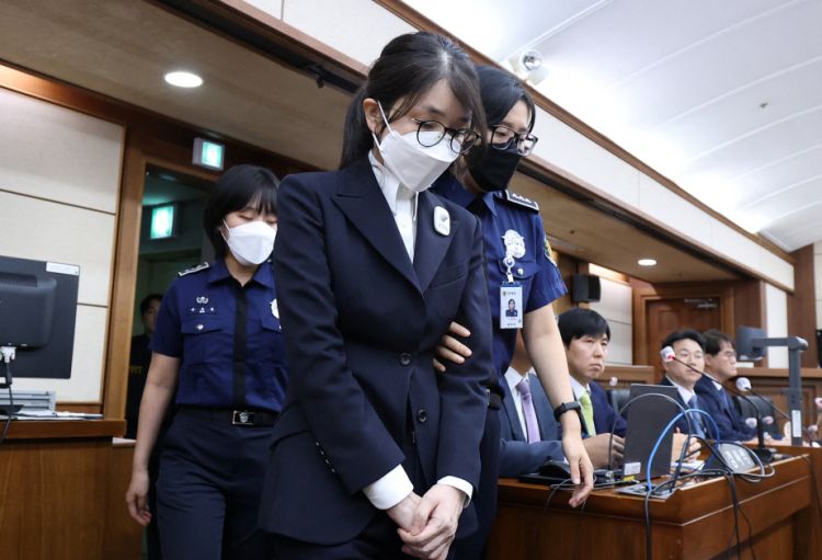 “Yonhap”: Cənubi Koreyanın keçmiş birinci xanımının işi üzrə hakim ölü tapılıb