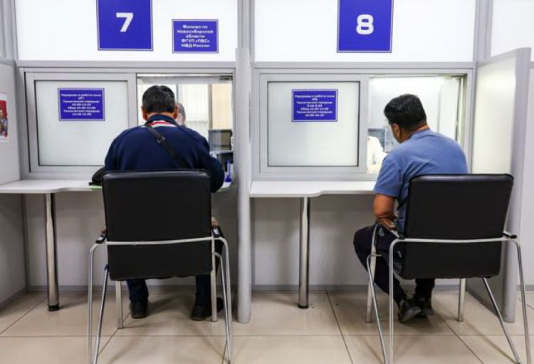 Rusiyaya miqrant axını azalıb