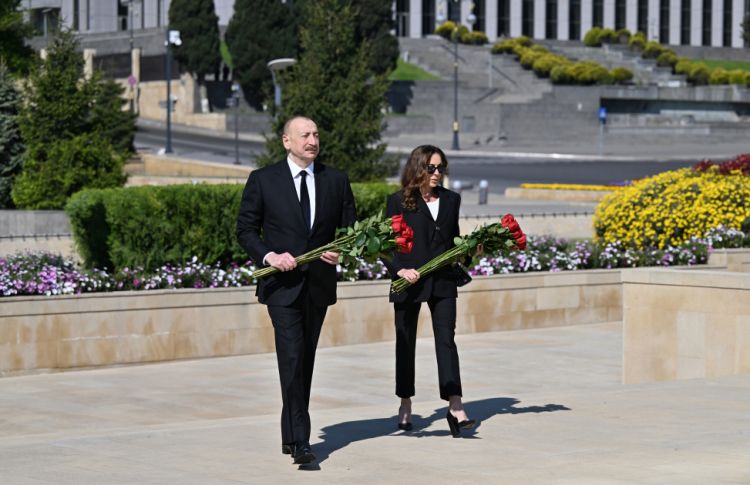 Faşizm üzərində Qələbə uğrunda mübarizədə həlak olan Azərbaycan övladlarının xatirəsi ehtiramla anılıb<font color=red> - FOTOLAR</font>