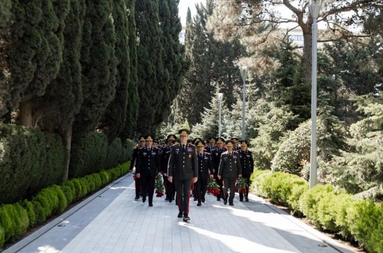 DİN-in şəxsi heyəti Ulu Öndər Heydər Əliyevin məzarını ziyarət edib<font color=red> - VİDEO</font>
