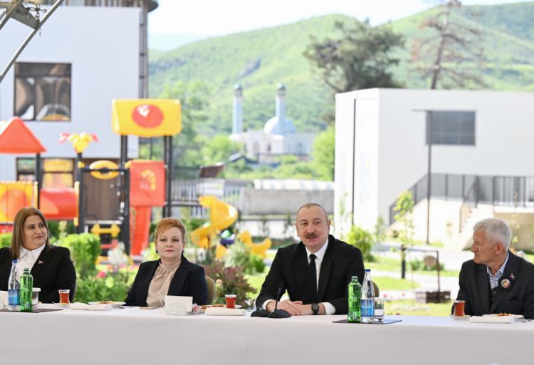 Ulu Öndərin Azərbaycan tarixində həlledici rolu bizim yaddaşımızdan heç vaxt silinməyəcək<font color='red'> - Prezident</font>