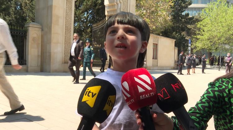 Azərbaycan xalqı Ulu Öndərə olan sevgi və minnətdarlığını ifadə edib<font color=red> - VİDEO</font>