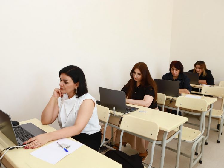 Naxçıvanda sertifikatlaşdırma imtahanlarının son günündə 6 fənn üzrə müəllimlər iştirak edib<font color=red> - FOTOLAR</font>