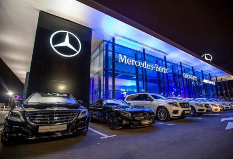“Bild”: “Mercedes-Benz” Berlindəki bütün salonlarını satıb