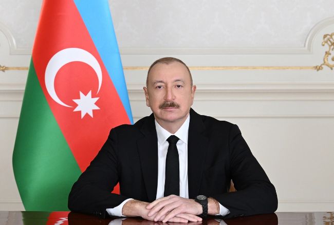 Prezident İlham Əliyev paraqvaylı həmkarını təbrik edib