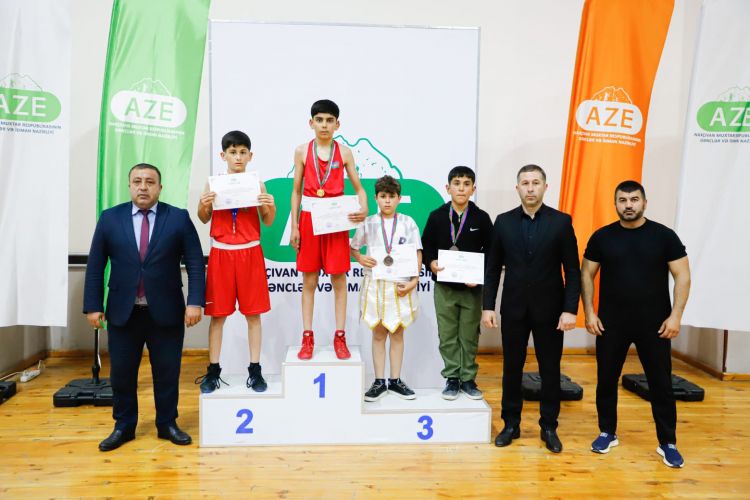 Boks üzrə muxtar respublika birinciliyi keçirilib<font color=red> - FOTOLAR</font>