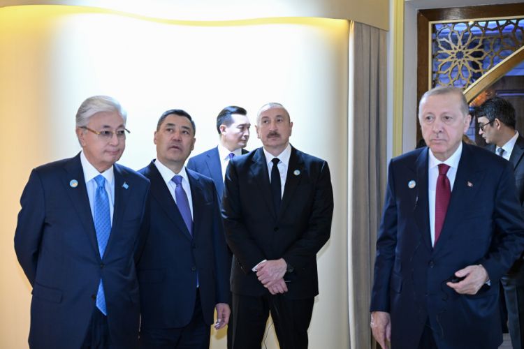 Prezident İlham Əliyev və TDT-nin qeyri-rəsmi Zirvə görüşünün digər iştirakçıları Türküstanda bir sıra mədəni məkanlarla tanış olublar<font color=red> - FOTOLAR</font>