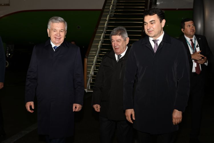 Özbəkistan Prezidenti Şavkat Mirziyoyev Azərbaycana səfərə gəlib<font color=red> - FOTOLAR</font>