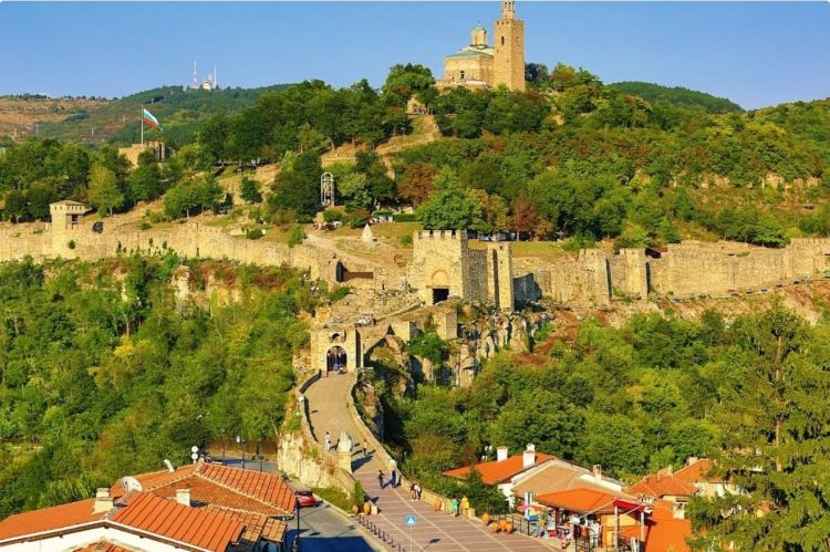 İlham Əliyev Bolqarıstanın Veliko Tırnovo şəhərində "Şuşa Parkı"nın salınması ilə bağlı Fərman imzalayıb