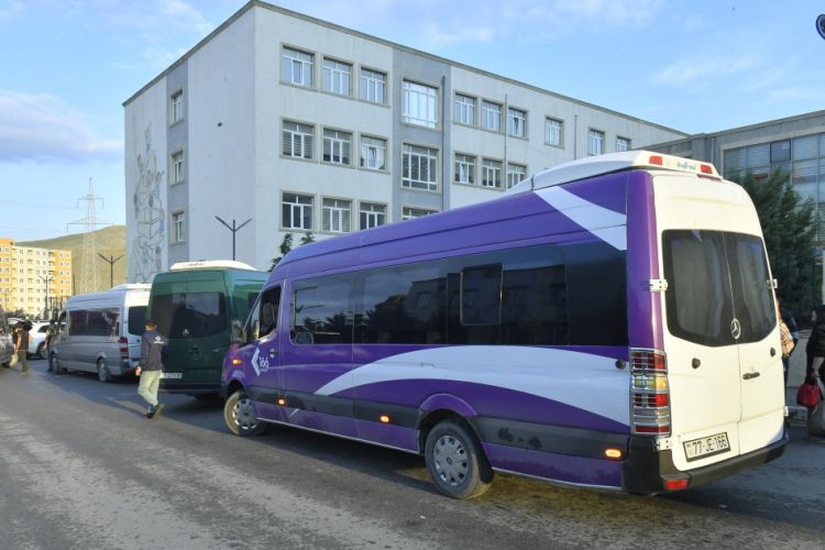 Böyük Qayıdış: Şükürbəyli kəndinə növbəti köç karvanları yola salınıb<font color=red> - FOTOLAR</font>