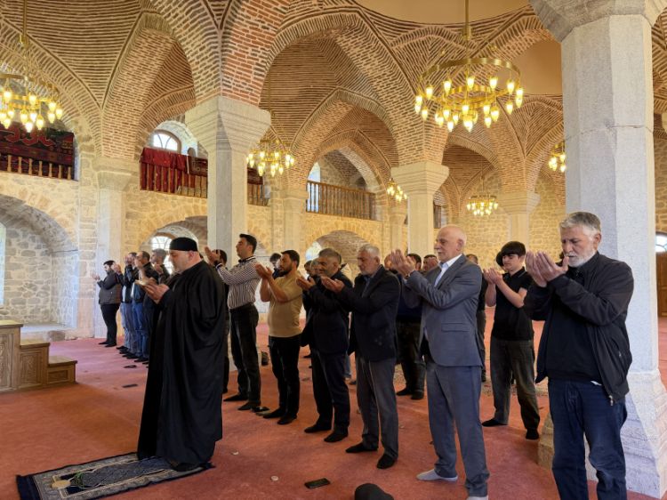 Şuşada bayram namazı qılınıb<font color=red> - FOTOLAR</font>