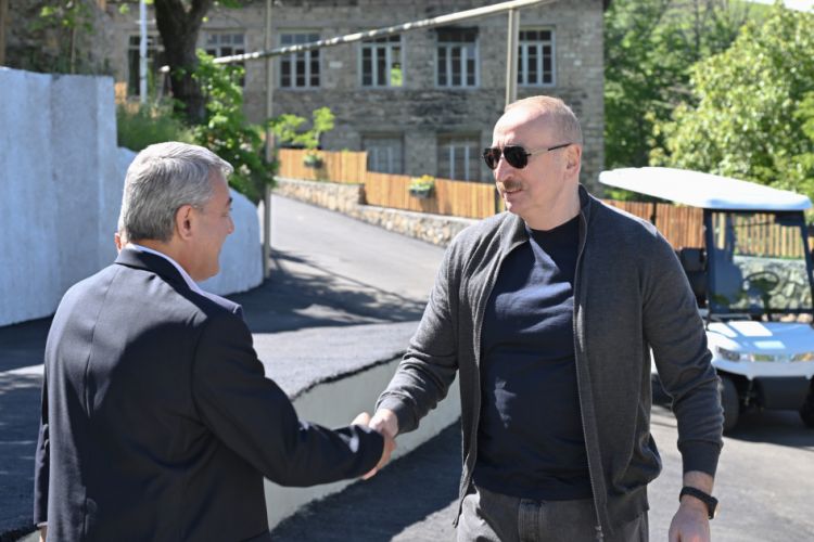 Prezident İlham Əliyev Şuşanın Böyük Qaladərəsi kəndində görülən işlərlə tanış olub, sakinlərlə görüşüb<font color=red> - FOTOLAR</font>