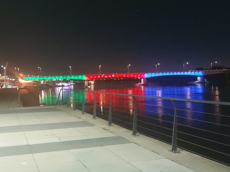 Varşavada Visla çayının üzəridəki körpü Azərbaycan bayrağının rənglərinə bürünüb<font color=red> - FOTOLAR</font>