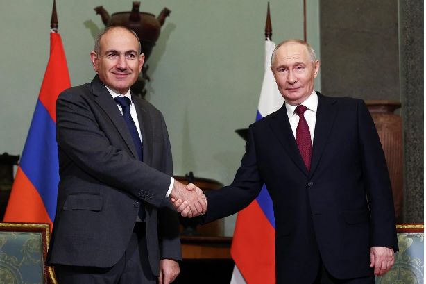 Putin Paşinyanla Avrasiya İqtisadi Şurasının Astana görüşünün nəticələrini müzakirə edib