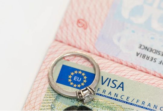 Avropa ölkələri Aİ-ni rusiyalılara Şengen vizasının verilməsini sərtləşdirməyə çağırıb