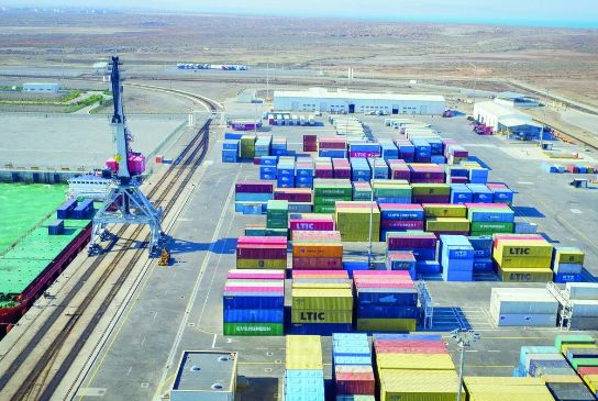 Bakı limanında mayda 812 min tondan çox yük aşırılıb