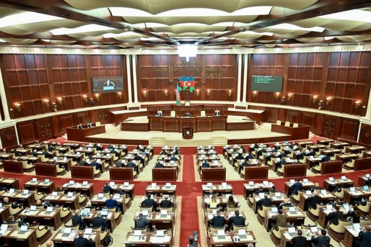 Milli Məclisin növbədənkənar sessiyasının ilk iclası başlayıb