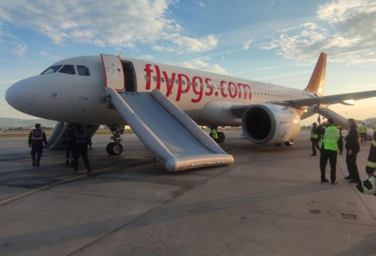 Ankara aeroportunda təyyarə salonunda yanğın baş verib