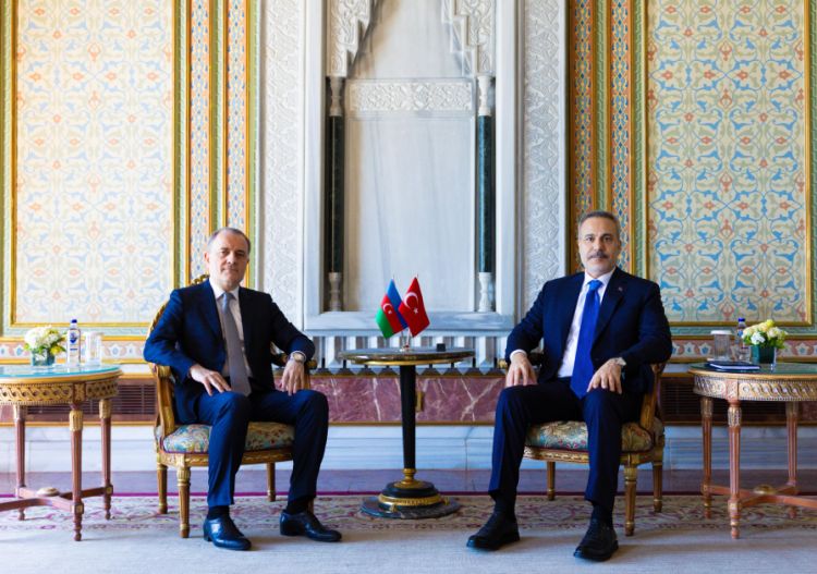 Azərbaycanın və Türkiyənin xarici işlər nazirləri İstanbulda görüşüblər<font color='red'> - YENİLƏNİB </font><font color=red> - FOTOLAR</font>