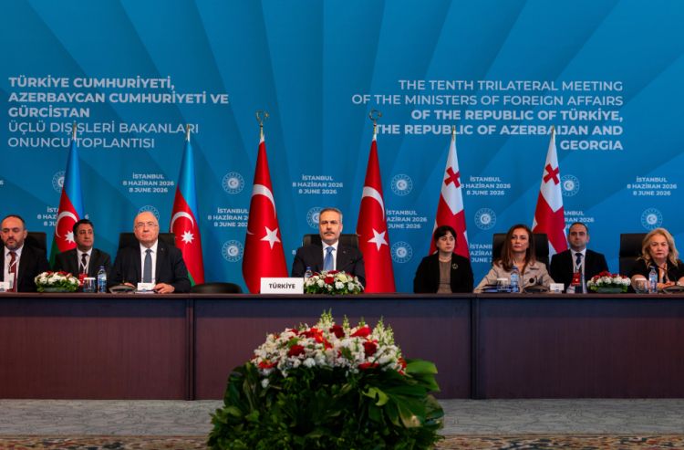 Azərbaycan, Türkiyə və Gürcüstan xarici işlər nazirləri İstanbulda görüşüblər<font color=red> - FOTOLAR</font>