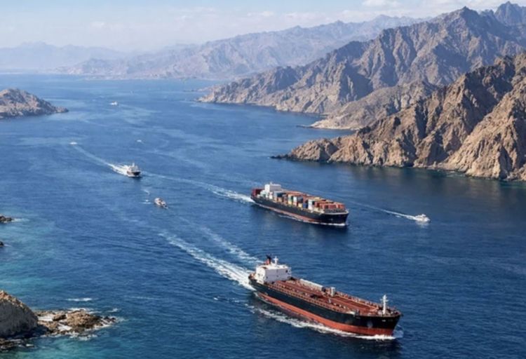 Oman yaxınlığında Vaşinqtonun sanksiyaları altında olan tanker vurulub