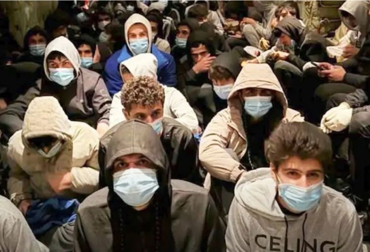 Böyük Britaniyaya getmək istəyən 300-dən çox miqrant Liviyada girov götürülüb