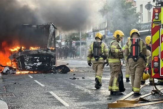 Belfastda 18 yaşlı tələbənin öldürülməsi iğtişaşlara səbəb olub