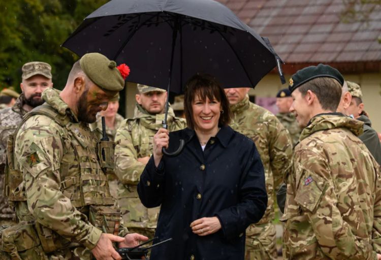 Britaniyada müdafiə xərclərinin maliyyələşdirilməsi üçün vergi artımı gündəmdədir