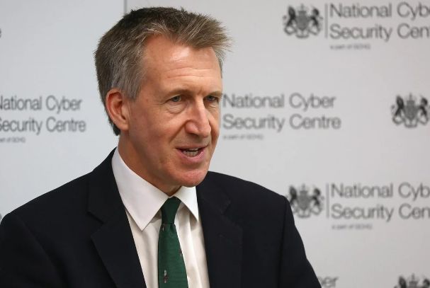 Den Carvis Böyük Britaniyanın müdafiə naziri təyin edilib