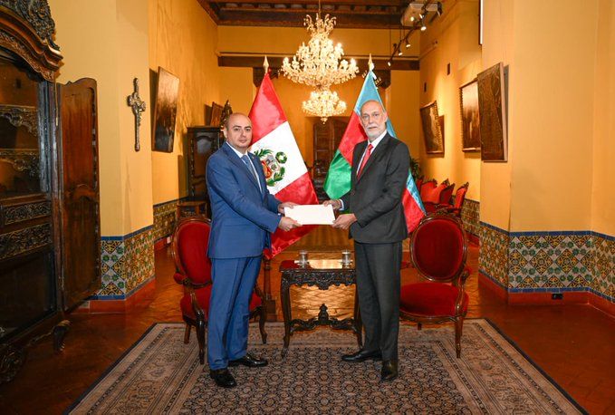 Azərbaycan səfiri etimadnaməsinin surətini Perunun XİN rəsmisinə təqdim edib