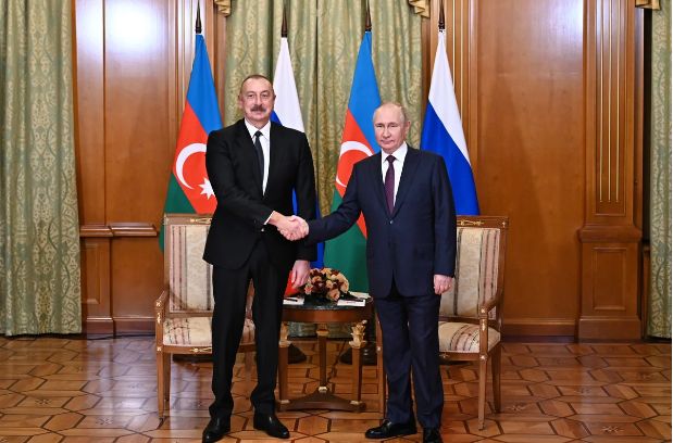 İlham Əliyev Vladimir Putini təbrik edib