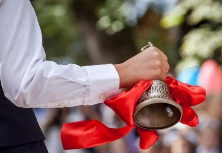 Bu gün Azərbaycanın bütün məktəblərində "Son zəng" çalınır