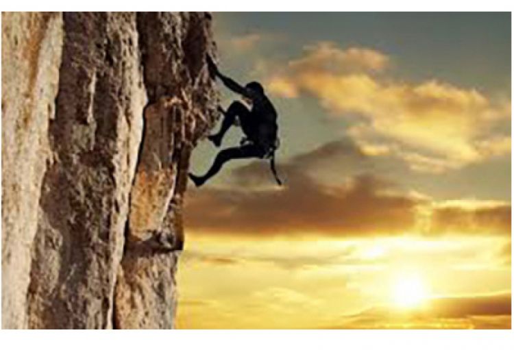Yəmənli alpinist vulkan kraterinə yıxılaraq ölüb