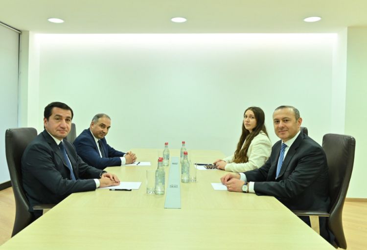 Prezidentin köməkçisi Hikmət Hacıyev ilə Ermənistanın Təhlükəsizlik Şurasının katibi Armen Qriqoryan arasında işgüzar görüş keçirilib