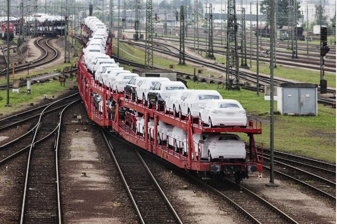 Azərbaycan avtomobil idxalına çəkdiyi xərci 31 %-dən çox azaldıb