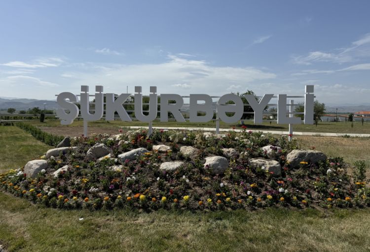 Şükürbəyli kəndində daha 45 ailəyə evlərinin açarları təqdim olunub -