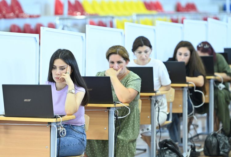 Müəllimlərin sertifikatlaşdırılması prosesinin test imtahanı mərhələsinin ilk günü yekunlaşıb