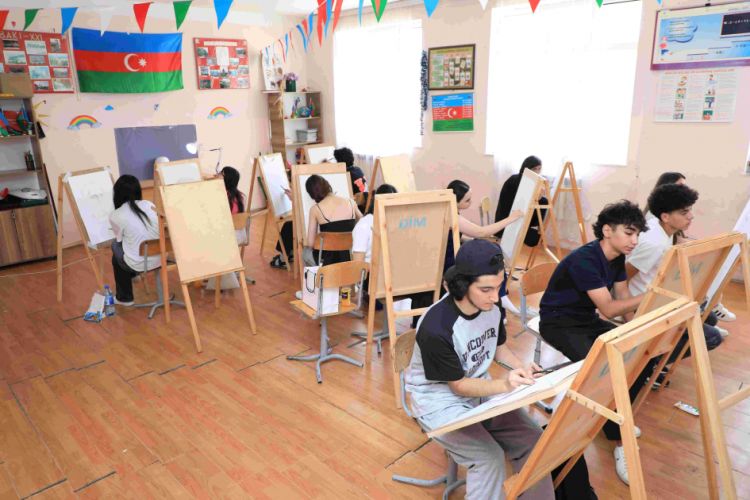 Qabiliyyət imtahanlarının keçirilməsinə başlanılıb<font color=red> - FOTOLAR</font>