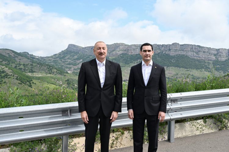 Azərbaycan və Türkmənistan prezidentləri Şuşanın Daşaltı kəndinin fonunda şəkil çəkdiriblər<font color=red> - FOTOLAR</font>