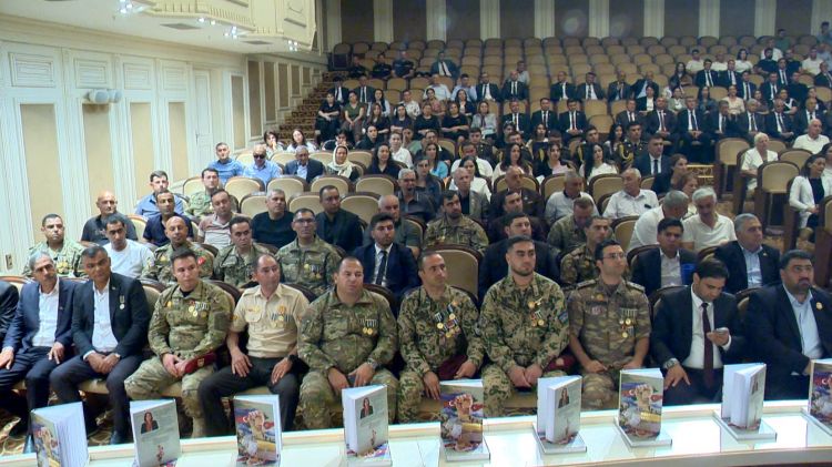 Qəhrəmanlıq salnaməsi: 44 qazinin xatirəsi bir kitabda<font color=red> - VİDEO</font>