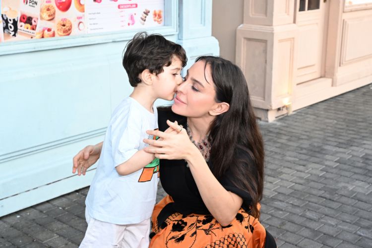 Leyla Əliyeva və Arzu Əliyeva “CandyFest” yay festivalını ziyarət edib və “Sehrli mirvari” su sirki şousunu izləyiblər<font color=red> - FOTOLAR</font>