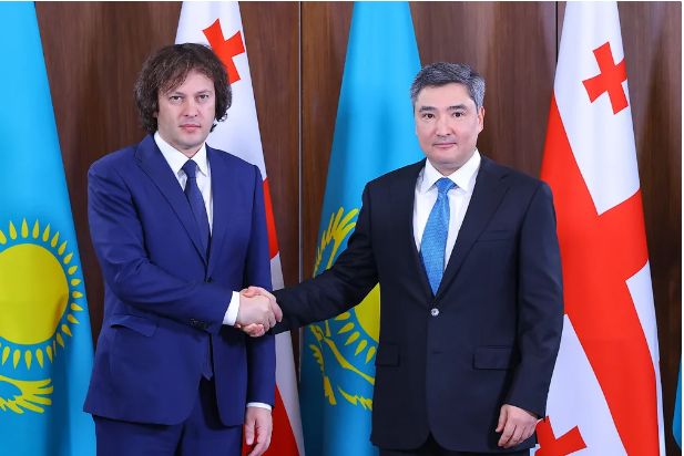 Kobaxidze və Bektenov ticari-iqtisadi əməkdaşlığın inkişafını müzakirə ediblər