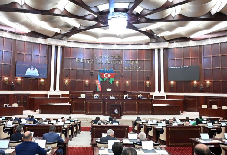 Milli Məclis məcburi köçkünlərin statusuna dair yeni qanun layihəsini təsdiqləyib