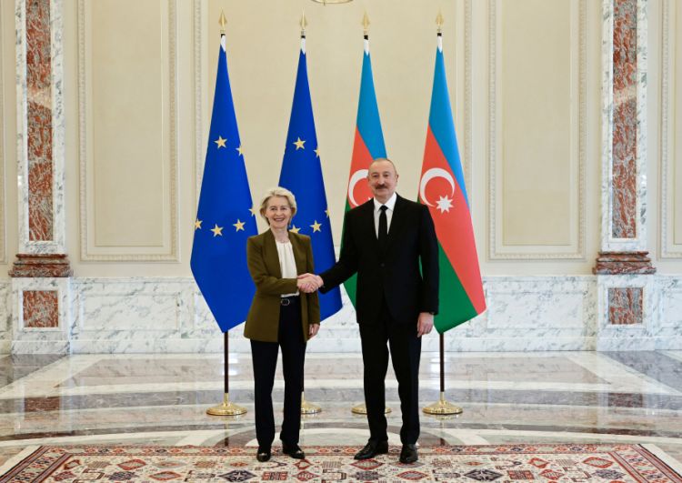 Prezident İlham Əliyevin Avropa Komissiyasının Prezidenti ilə təkbətək görüşü olub<font color=red> - FOTOLAR</font>