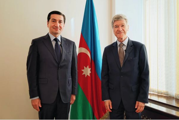 Hikmət Hacıyev professor Ceffri Saks ilə görüşüb