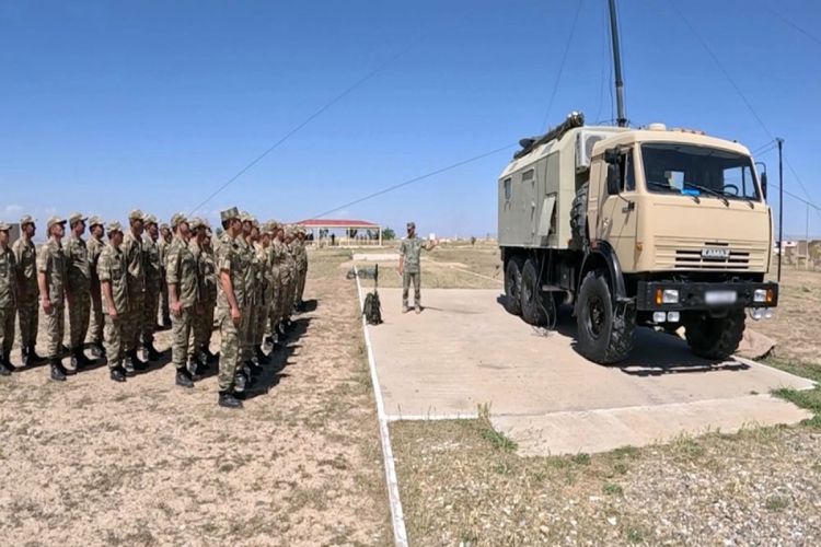 Əlahiddə Ümumqoşun Orduda hərbi vəzifəlilərlə növbəti təlim toplanışı keçirilib<font color=red> - VİDEO</font>